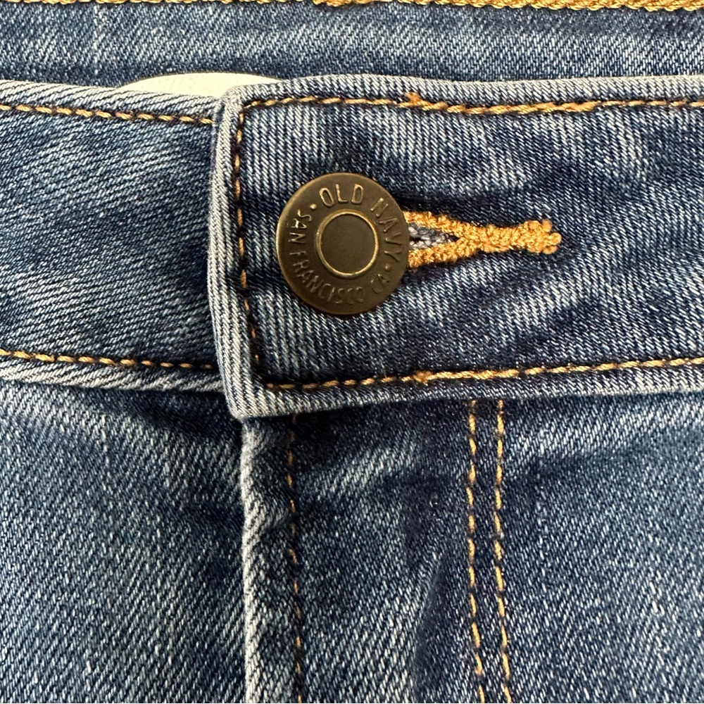 Old Navy Mid Rise Kicker Bootcut Jean in Medium Wash size 18 - Picture 5 of 12